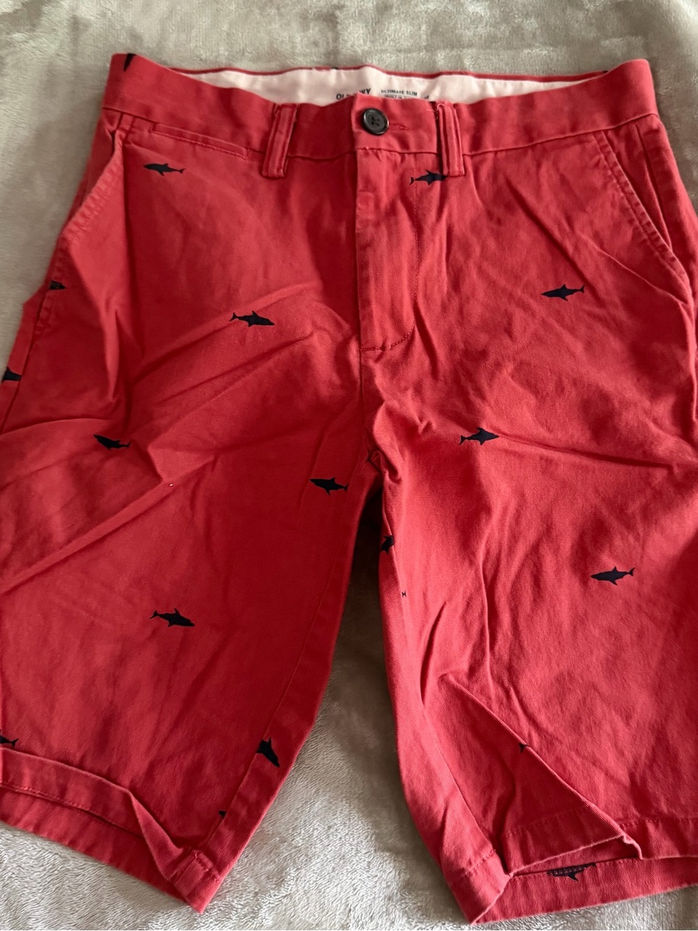 (B)Like New Old Navy Red Shark-Print Flat Front Men’s Shorts